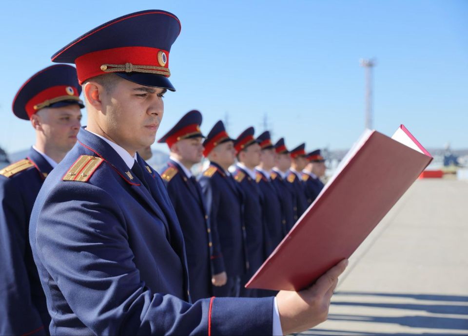 В городе-герое Новороссийске состоялась торжественная церемония принятия Присяги следователями краевого следственного управления В городе-герое Новороссийске состоялась торжественная церемония принятия Присяги следователями краевого следственного управления
