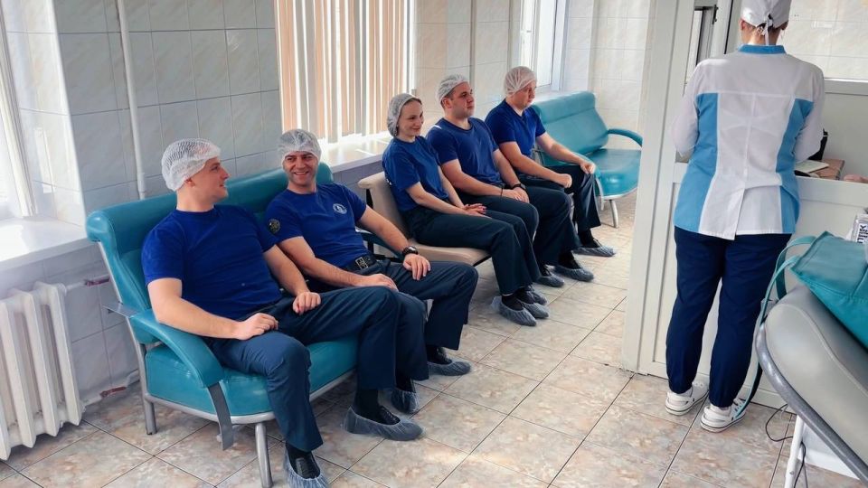 Герои не только на пожарах: сотрудники МЧС России стали донорами крови Герои не только на пожарах: сотрудники МЧС России стали донорами крови