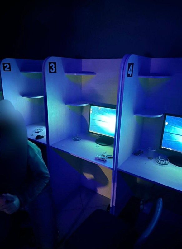 Клуб для своих: игорное заведение завершило работу после визита полиции