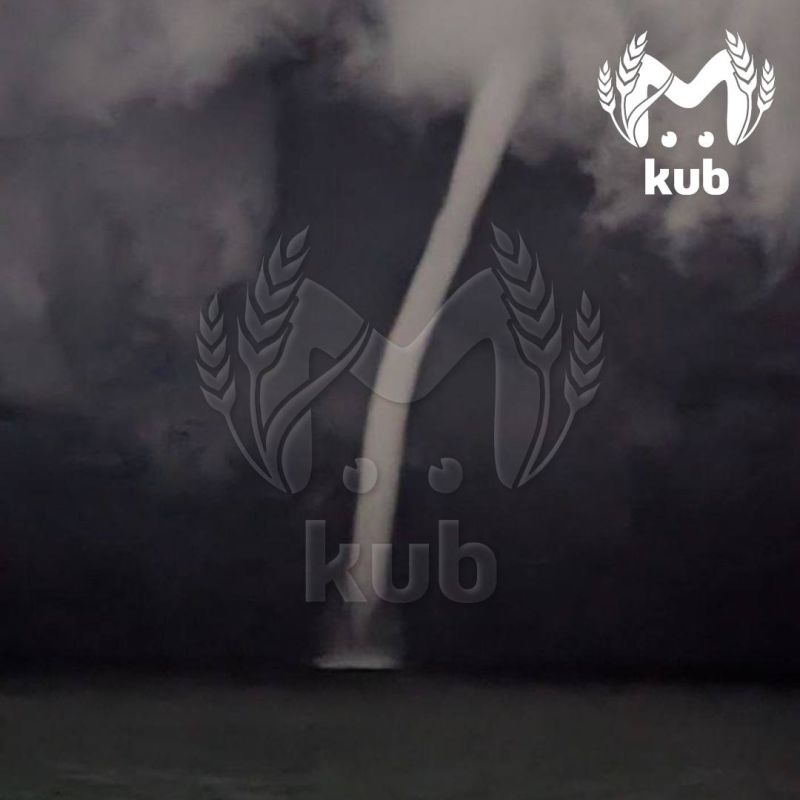 А вот такое ужасное и красивое лицезрели жители Анапы накануне вечером