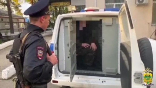 В Абинске возле школы на улице Тищенко мужчина угрожал ножом подросткам