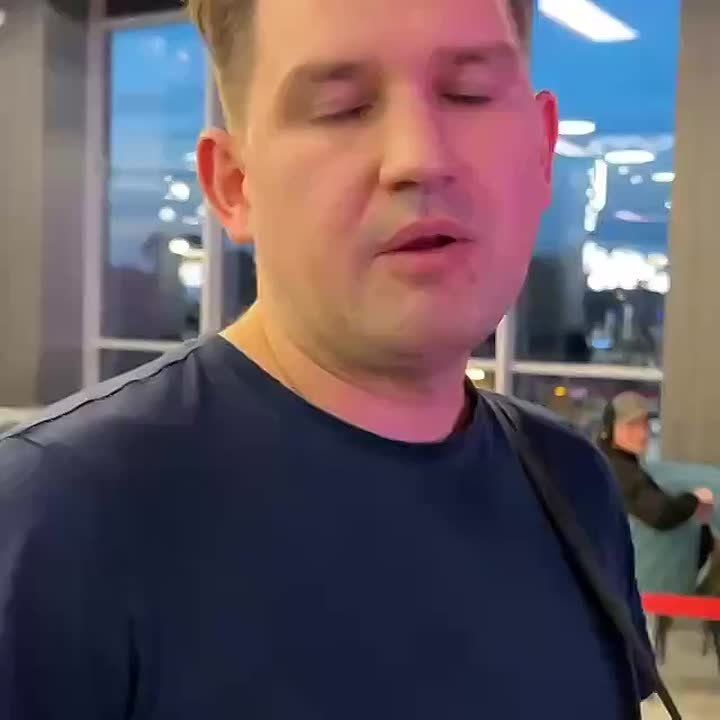 Квадроберы уже не те Помните детей, которые переодевались в кошек и собак и бегали на четвереньках? Они выросли, теперь ходят на двух ногах. Но хвосты и уши – на месте