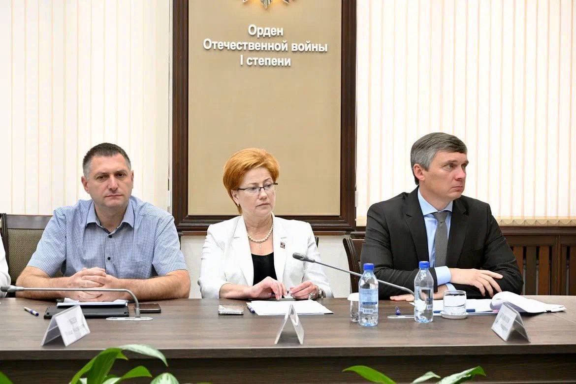 Глава Сочи Андрей Прошунин провел рабочее совещание по вопросу строительства социальных объектов Глава Сочи Андрей Прошунин провел рабочее совещание по вопросу строительства социальных объектов