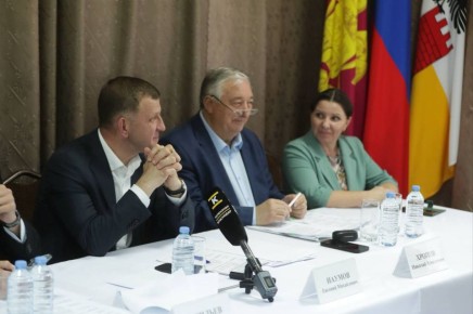 Глава Краснодара провел встречу с жителями станицы Старокорсунской