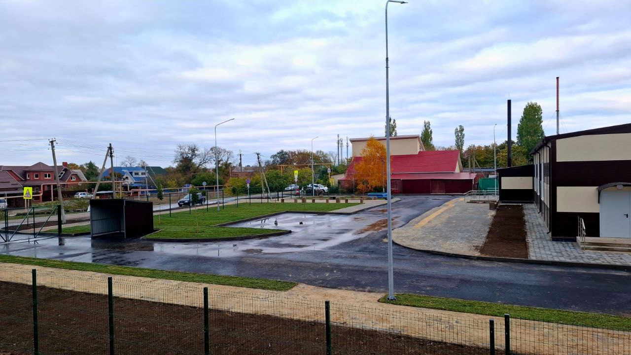 Отличная новость для всех любителей спорта и жителей с. Александровки! Здесь завершено благоустройство территории вокруг нового спортивного зала Отличная новость для всех любителей спорта и жителей с. Александровки! Здесь завершено благоустройство территории вокруг нового спортивного зала