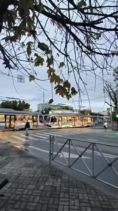 Сегодня будет ясный день. Наш ведущий Серёга уже прогулялся по городу