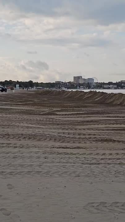 Очередной выброс?. В Анапе предпринимают меры предосторожности на случай возможного загрязнения мазутом