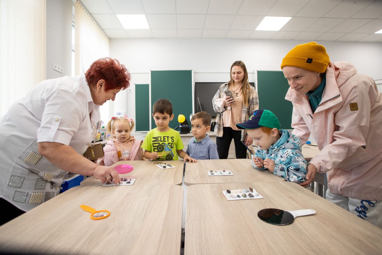 В Витязево открыли детсад «Песковичок» на 240 мест В Витязево открыли детсад «Песковичок» на 240 мест