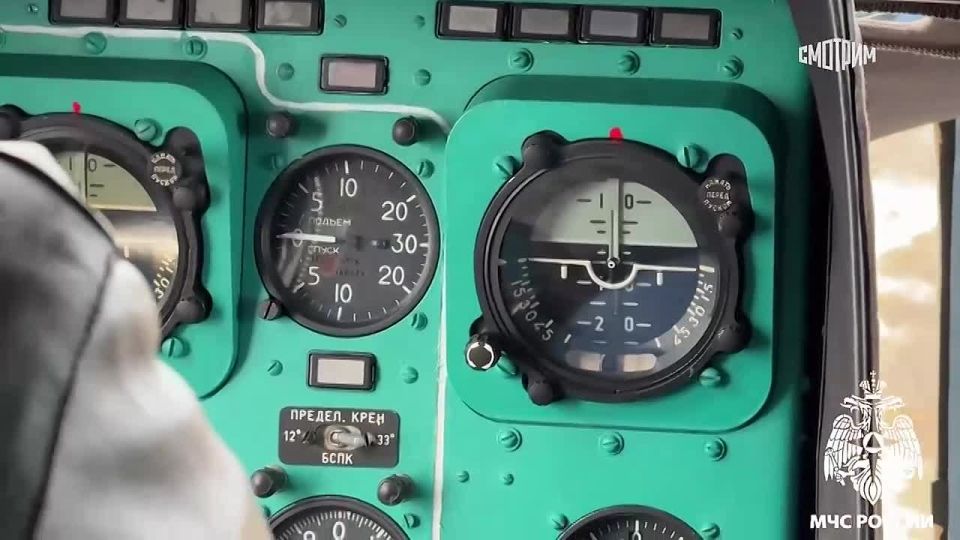 Новые пятна мазута в Керченском проливе были зафиксированы МЧС, на место прибыл глава службы, сообщили в ведомстве