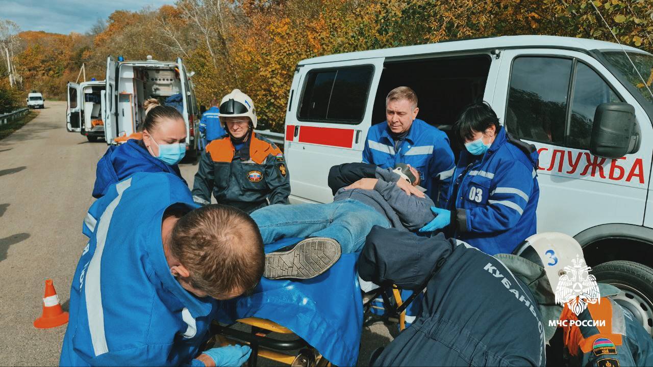 Сегодня в Апшеронске прошли учения по ликвидации последствий ДТП Сегодня в Апшеронске прошли учения по ликвидации последствий ДТП