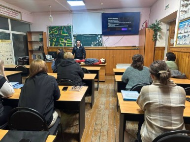 Сотрудники Госавтоинспекции Староминского района совместно с медицинскими работниками проводят лекции в автошколах