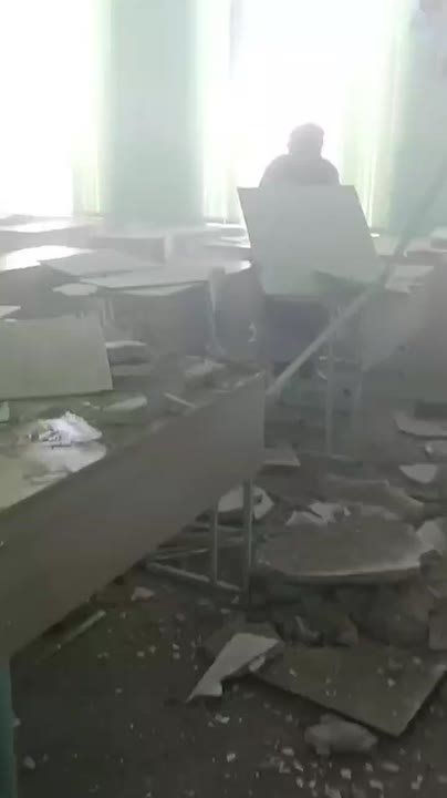 Обвалившийся потолок чуть не убил целый класс учеников в школе Забайкалья