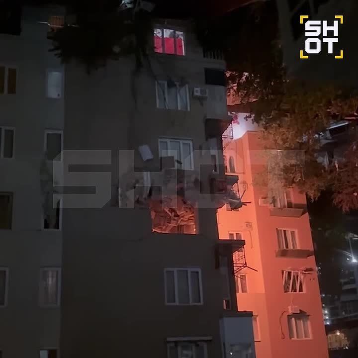Мощный взрыв прогремел в жилой многоэтажке в Сочи