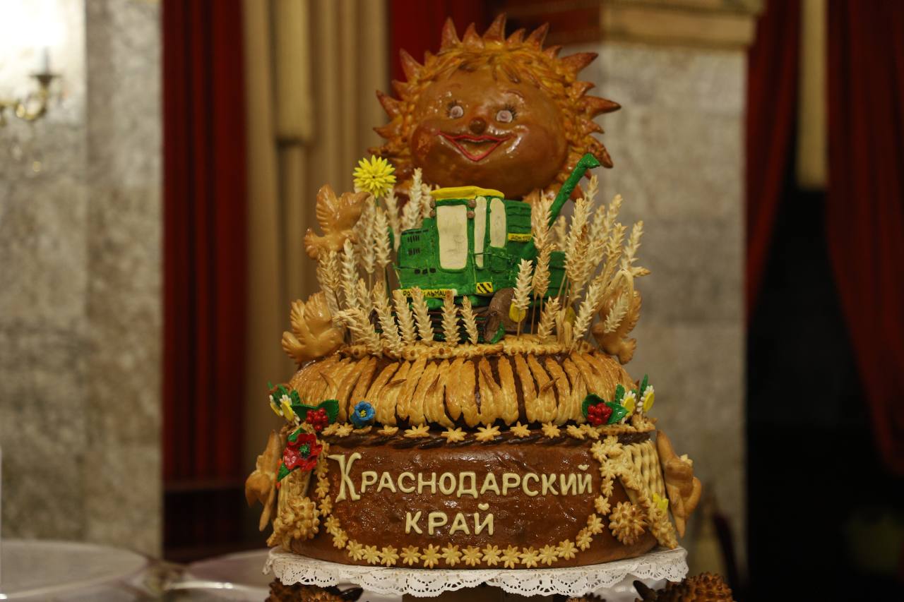 В Краснодарской филармонии имени Г.Ф. Пономаренко отметили Праздник урожая 2025 В Краснодарской филармонии имени Г.Ф. Пономаренко отметили Праздник урожая 2025