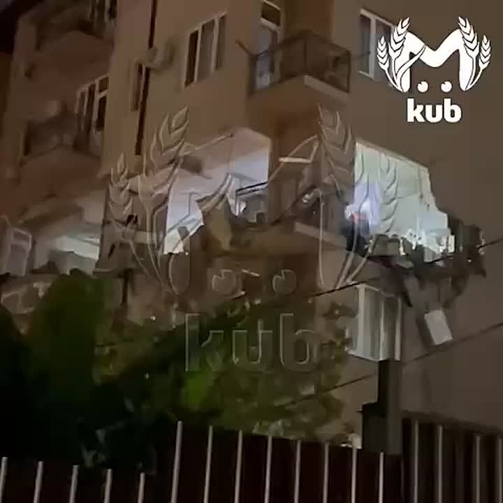 Один человек погиб и один пострадал из-за взрыва в сочинской многоэтажке на Тимирязева