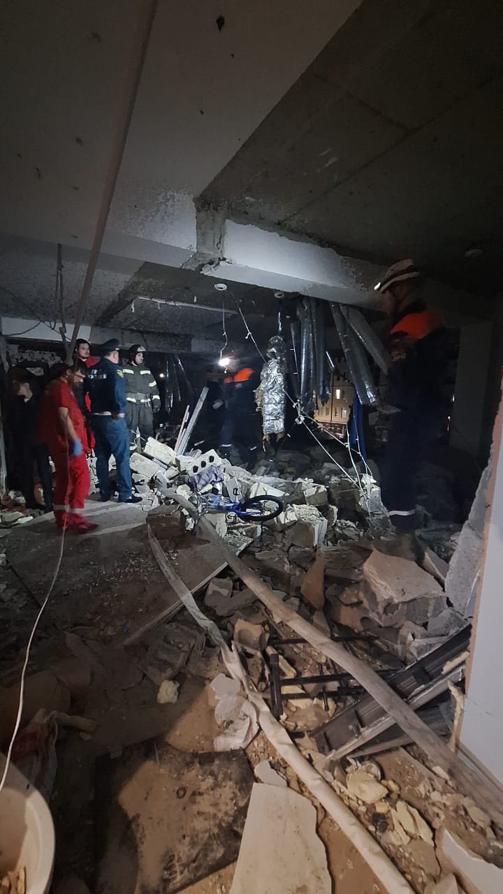 Погиб мужчина 70 лет, еще трое человек госпитализированы с травмами в результате взрыва бытового газа в квартире многоэтажки в Сочи Погиб мужчина 70 лет, еще трое человек госпитализированы с травмами в результате взрыва бытового газа в квартире многоэтажки в Сочи