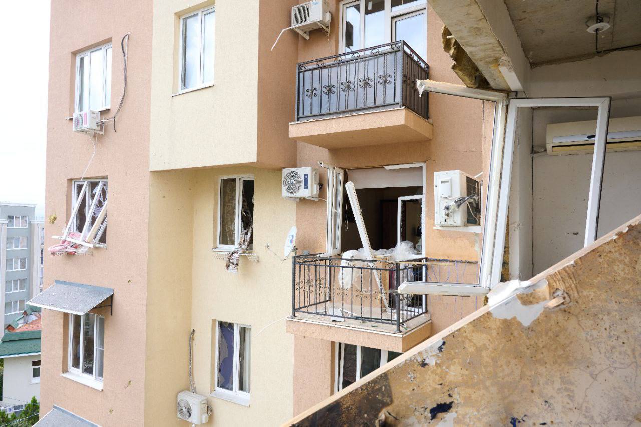 В Сочи в пострадавшем от взрыва бытового газа доме началась расчистка территории В Сочи в пострадавшем от взрыва бытового газа доме началась расчистка территории