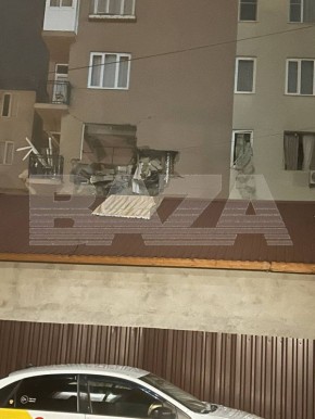 После взрыва дома на улице Тимирязева в Сочи нашли 8-летнюю девочку — её достали из-под завалов, сейчас везут в больницу