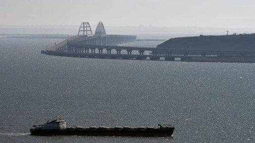 В очереди на Крымский мост скопилось 260 автомобилей