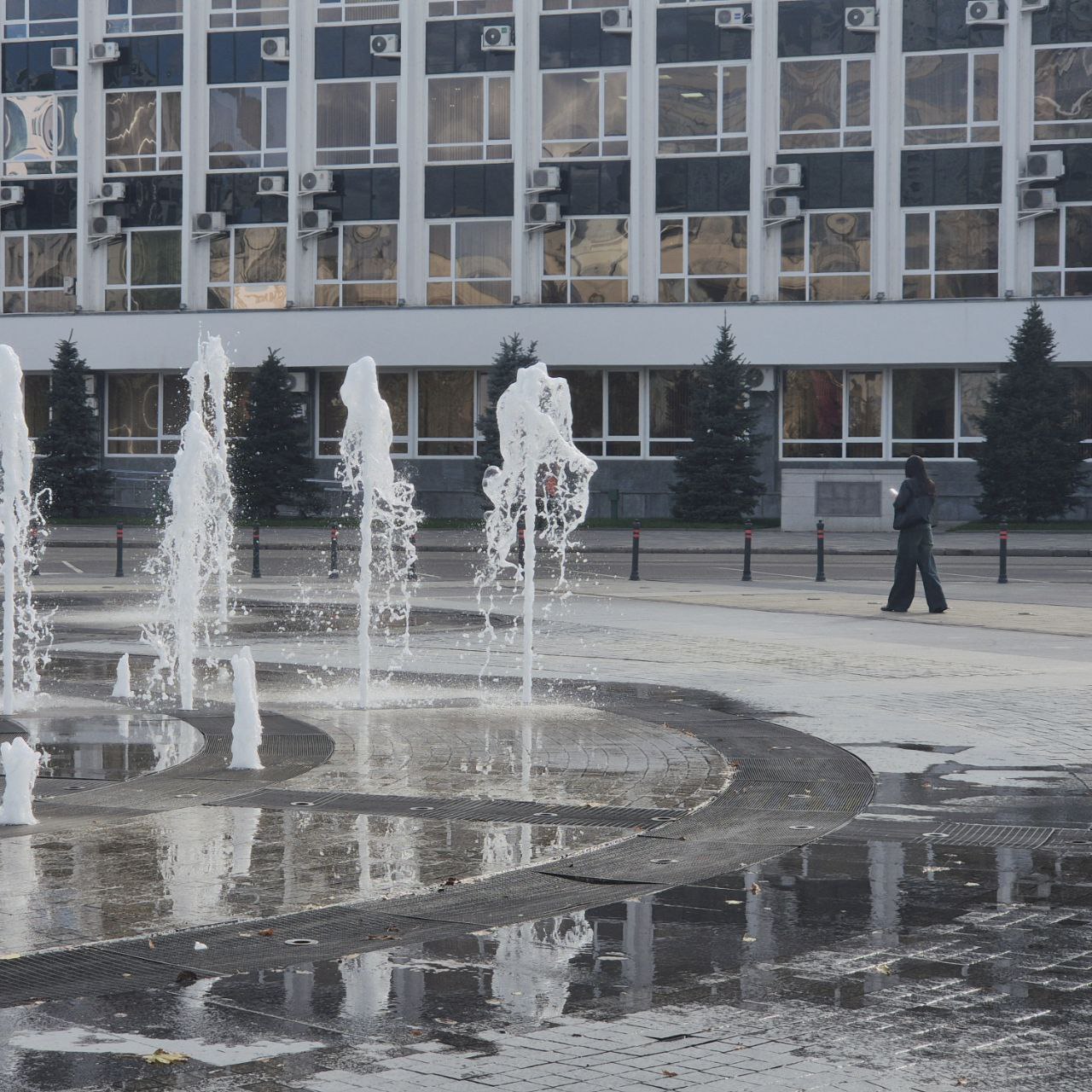 Пока ещё работают фонтаны, совершим фотопрогулку Пока ещё работают фонтаны, совершим фотопрогулку