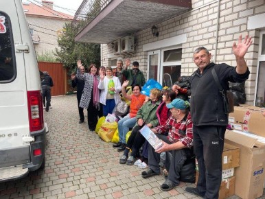 Мирные жители Херсонской области получили гуманитарную помощь от новороссийцев
