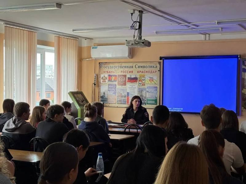 Сотрудники Госавтоинспекции совместно с представителями «МТСЮрент» провели занятие по безопасности дорожного движения в Российском университете кооперации Сотрудники Госавтоинспекции совместно с представителями «МТСЮрент» провели занятие по безопасности дорожного движения в Российском университете кооперации