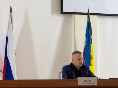 Рабочую неделю начал с планерного совещания, на котором заслушал заместителей и руководителей подразделений о выполнении поручений