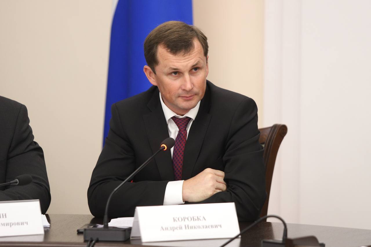 Руководитель ЗСК Юрий Бурлачко провел еженедельную депутатскую планерку Руководитель ЗСК Юрий Бурлачко провел еженедельную депутатскую планерку