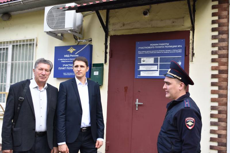 В Краснодаре общественники комиссионно проверили участковый пункт полиции В Краснодаре общественники комиссионно проверили участковый пункт полиции
