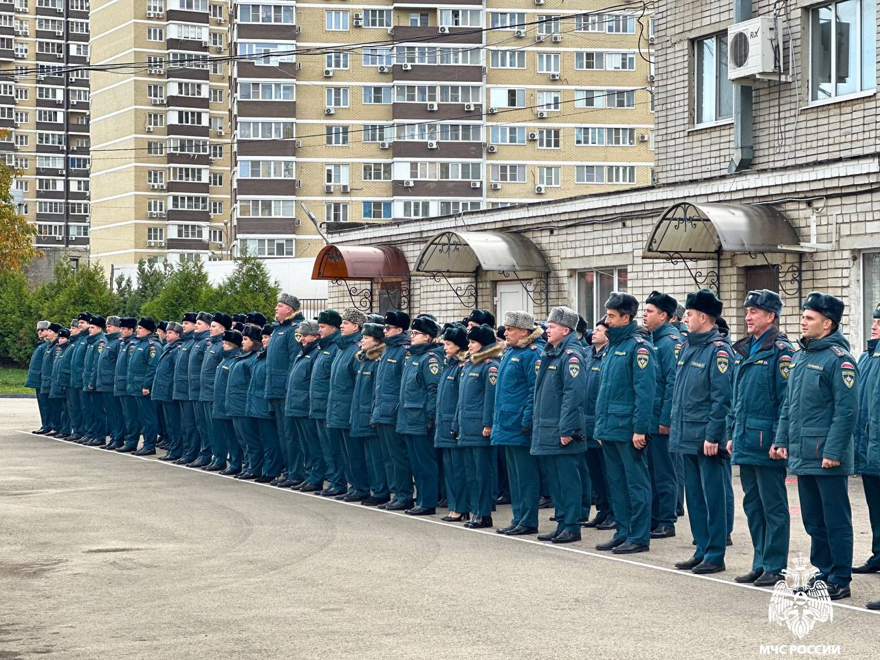 Сотрудники МЧС России перешли на зимнюю форму одежды Сотрудники МЧС России перешли на зимнюю форму одежды