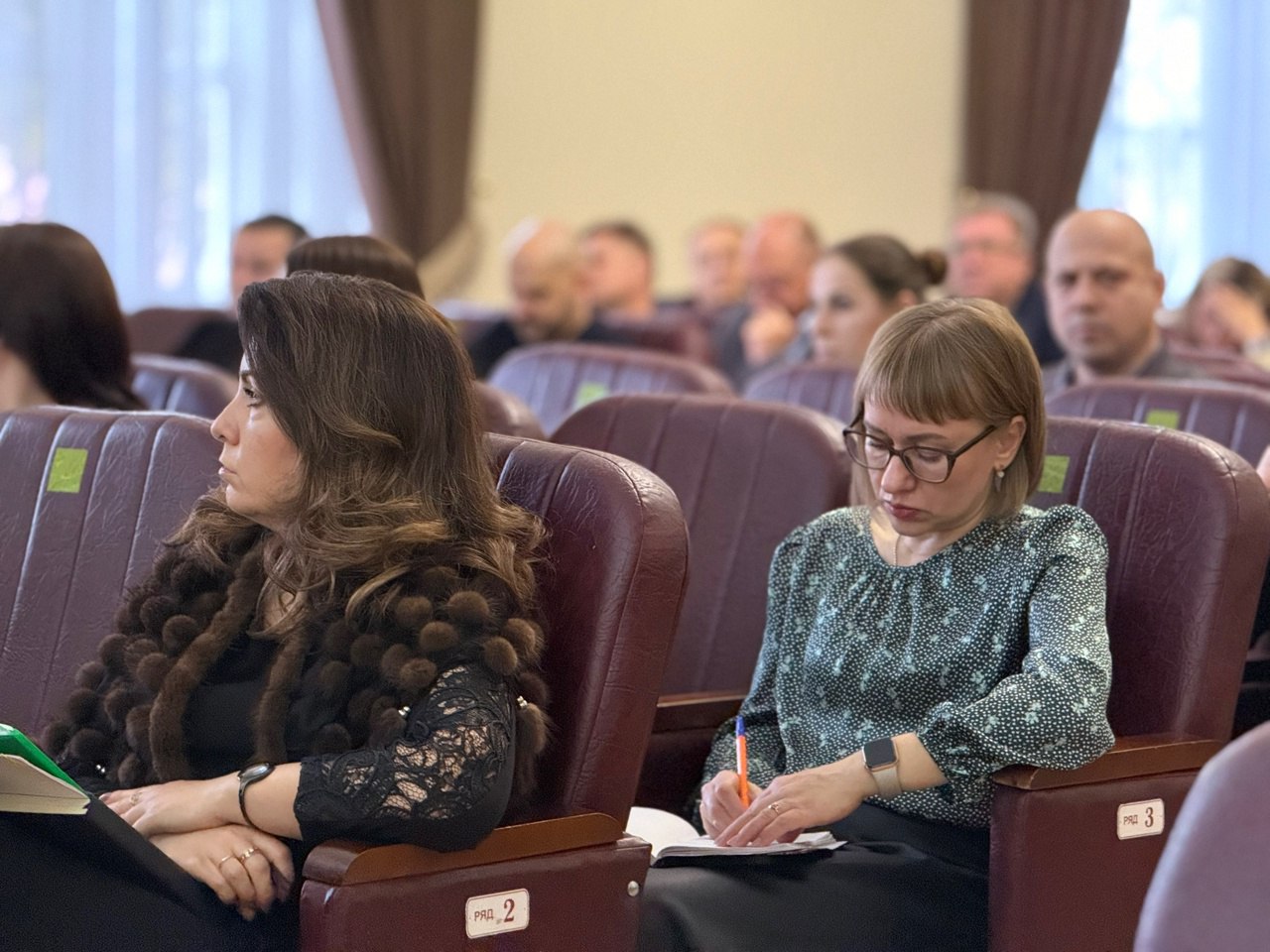 Рабочую неделю начал с планерного совещания, на котором заслушал заместителей и руководителей подразделений о выполнении поручений Рабочую неделю начал с планерного совещания, на котором заслушал заместителей и руководителей подразделений о выполнении поручений