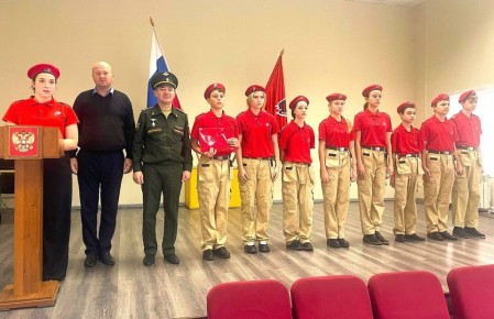В ЕДИНСТВЕ СИЛА. 25 октября 2025 года, в преддверии Дня народного единства, на базе 726 учебного центра войск ПВО СВ, состоялся юнармейский Слет, в рамках которого прошла торжественная церемония приведения Присяги...