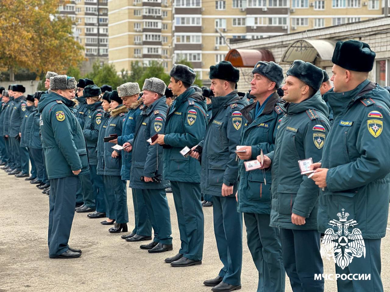 Сотрудники МЧС России перешли на зимнюю форму одежды Сотрудники МЧС России перешли на зимнюю форму одежды