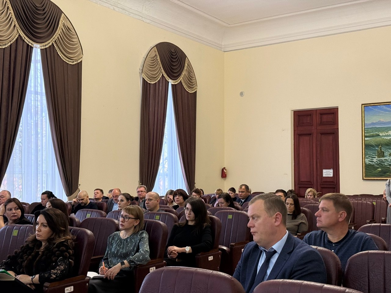 Рабочую неделю начал с планерного совещания, на котором заслушал заместителей и руководителей подразделений о выполнении поручений Рабочую неделю начал с планерного совещания, на котором заслушал заместителей и руководителей подразделений о выполнении поручений