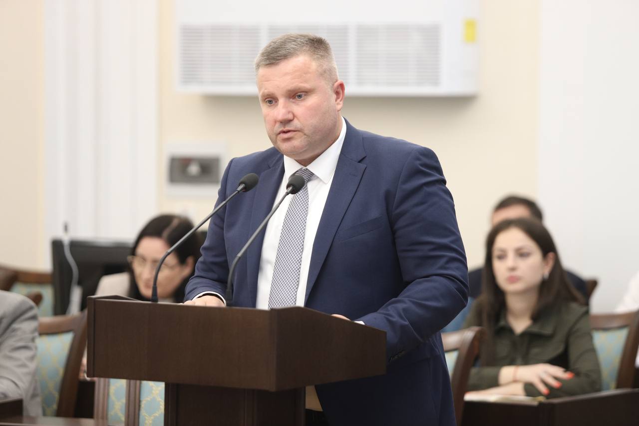 Руководитель ЗСК Юрий Бурлачко провел еженедельную депутатскую планерку Руководитель ЗСК Юрий Бурлачко провел еженедельную депутатскую планерку