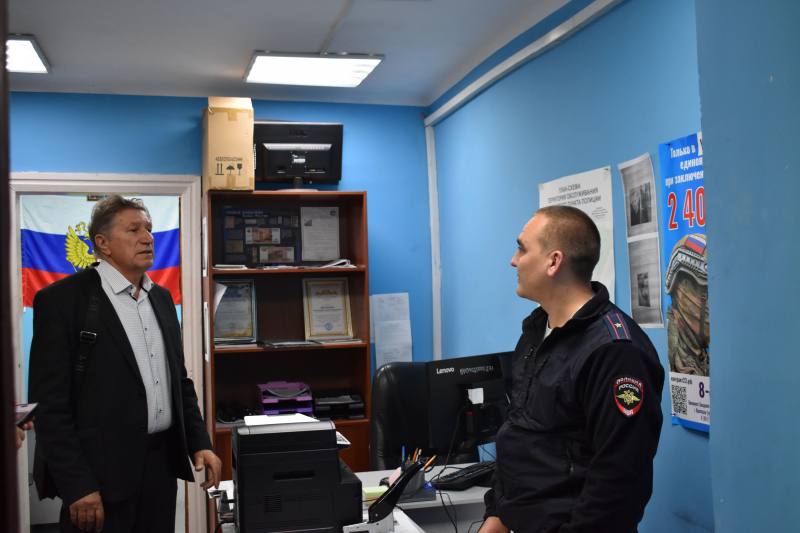 В Краснодаре общественники комиссионно проверили участковый пункт полиции В Краснодаре общественники комиссионно проверили участковый пункт полиции