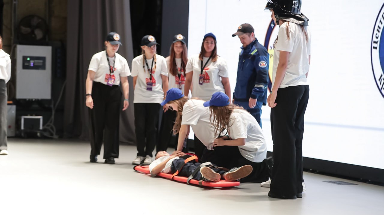 Специалисты управления гражданской защиты провели занятие по безопасности в школе №110 Специалисты управления гражданской защиты провели занятие по безопасности в школе №110