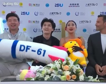 Китайские фигуристы показали игрушечную баллистическую ракету DF-61, их действия будут расследовать