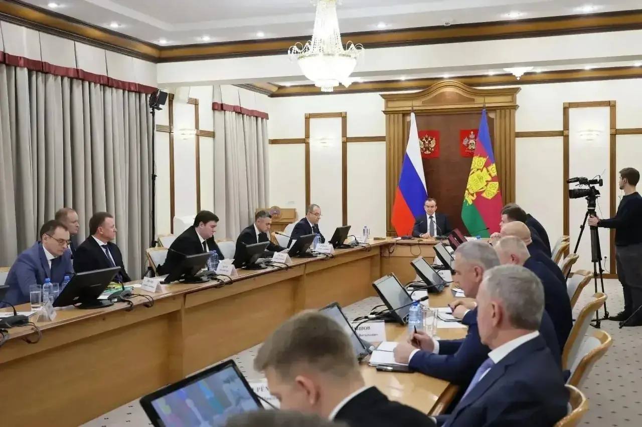 Губернатор Кубани Вениамин Кондратьев провёл совещание по вопросу инвестиционного развития края Губернатор Кубани Вениамин Кондратьев провёл совещание по вопросу инвестиционного развития края
