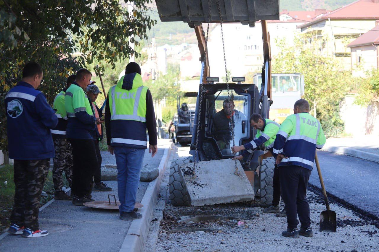 Алексей Богодистов: Продолжаем асфальтирование улицы Айвазовского Алексей Богодистов: Продолжаем асфальтирование улицы Айвазовского