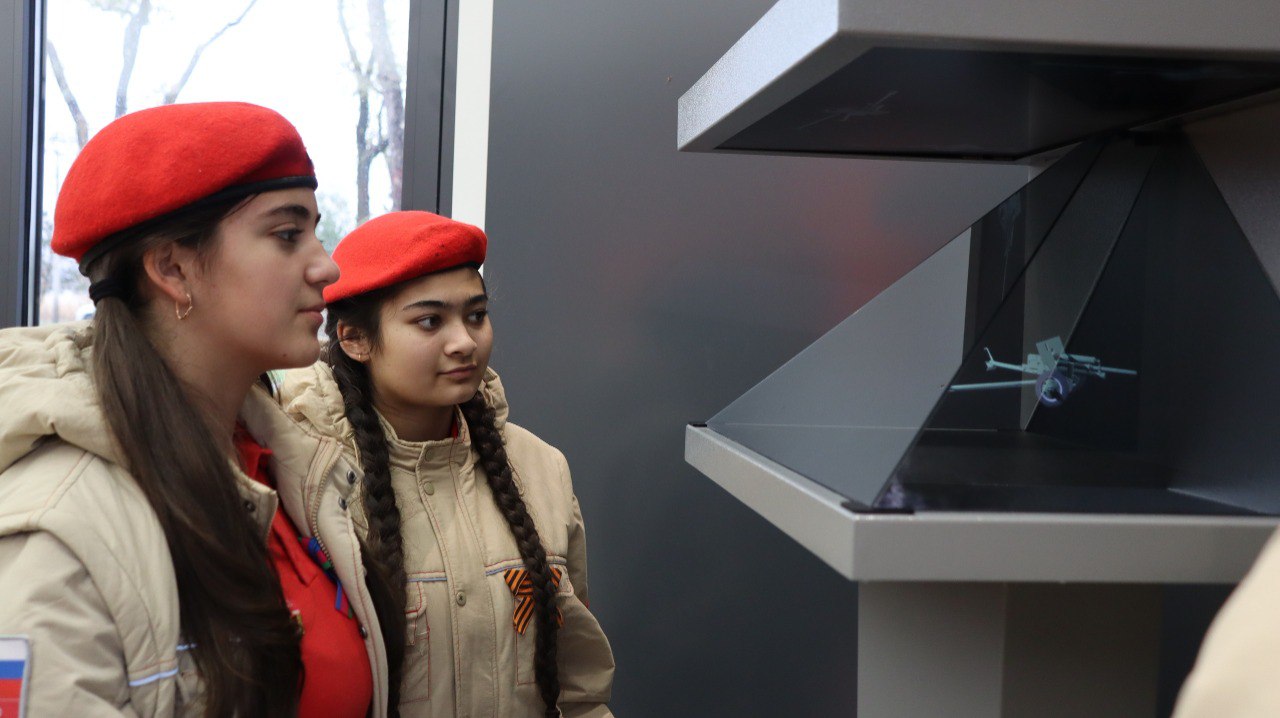 В Зале воинской славы Анапы проводятся бесплатные экскурсии для школьников и студентов В Зале воинской славы Анапы проводятся бесплатные экскурсии для школьников и студентов