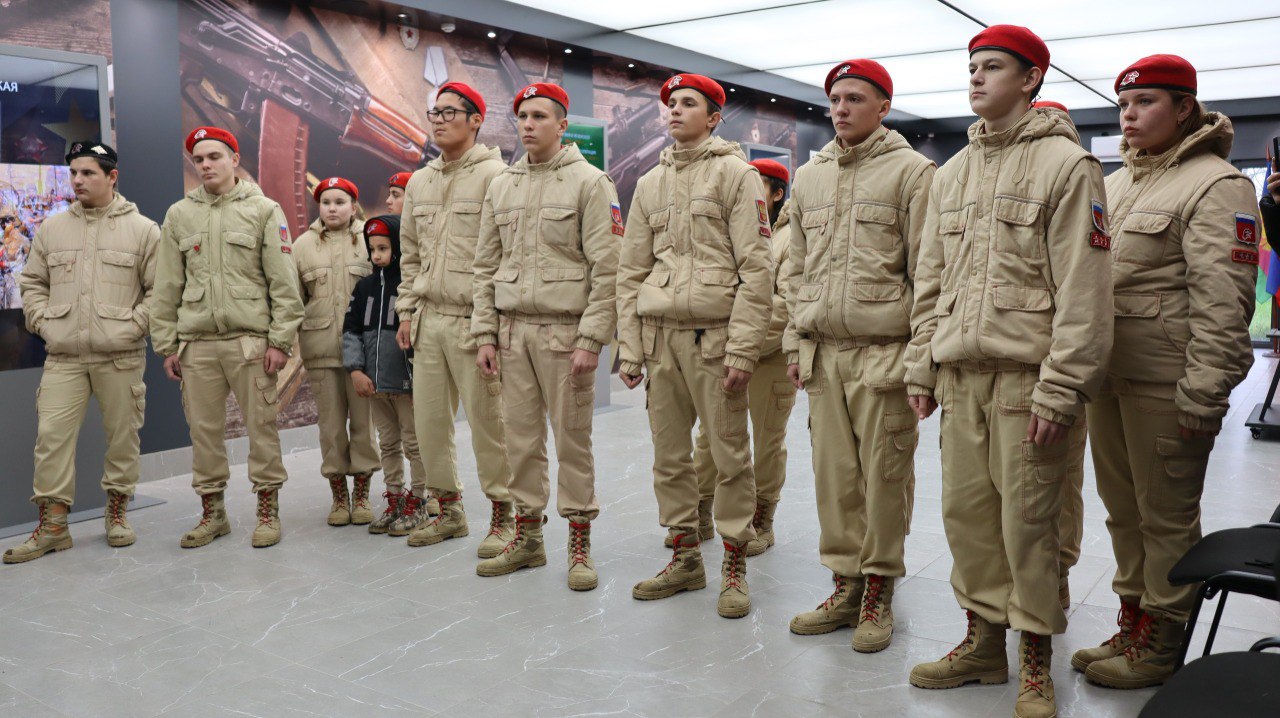 В Зале воинской славы Анапы проводятся бесплатные экскурсии для школьников и студентов В Зале воинской славы Анапы проводятся бесплатные экскурсии для школьников и студентов