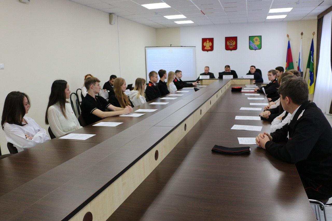28 октября в зале Совета муниципального образования Ейский район проведено первое очное заседание ученического Совета муниципального образования Ейский муниципальный район Краснодарского края, который образовался по итогам...