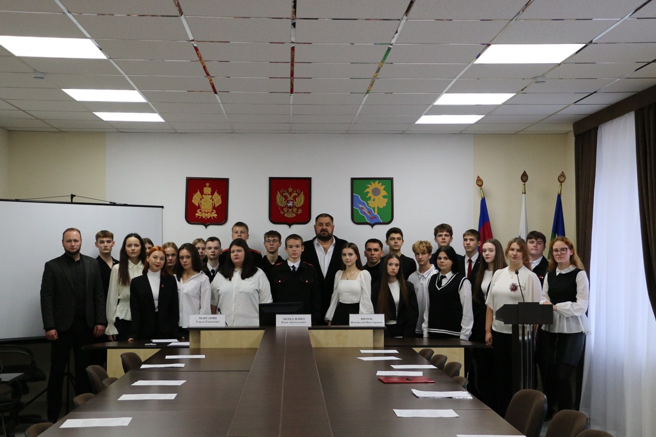 28 октября в зале Совета муниципального образования Ейский район проведено первое очное заседание ученического Совета муниципального образования Ейский муниципальный район Краснодарского края, который образовался по итогам... 28 октября в зале Совета муниципального образования Ейский район проведено первое очное заседание ученического Совета муниципального образования Ейский муниципальный район Краснодарского края, который образовался по итогам...