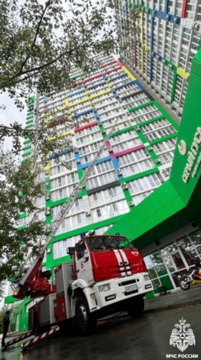 Сотрудники Сочинского гарнизона пожарной охраны провели пожарнотактические учения на объекте многоэтажный ЖК1,2,3