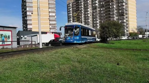 Синий трактор трамвай: в Краснодаре появился необычный транспорт