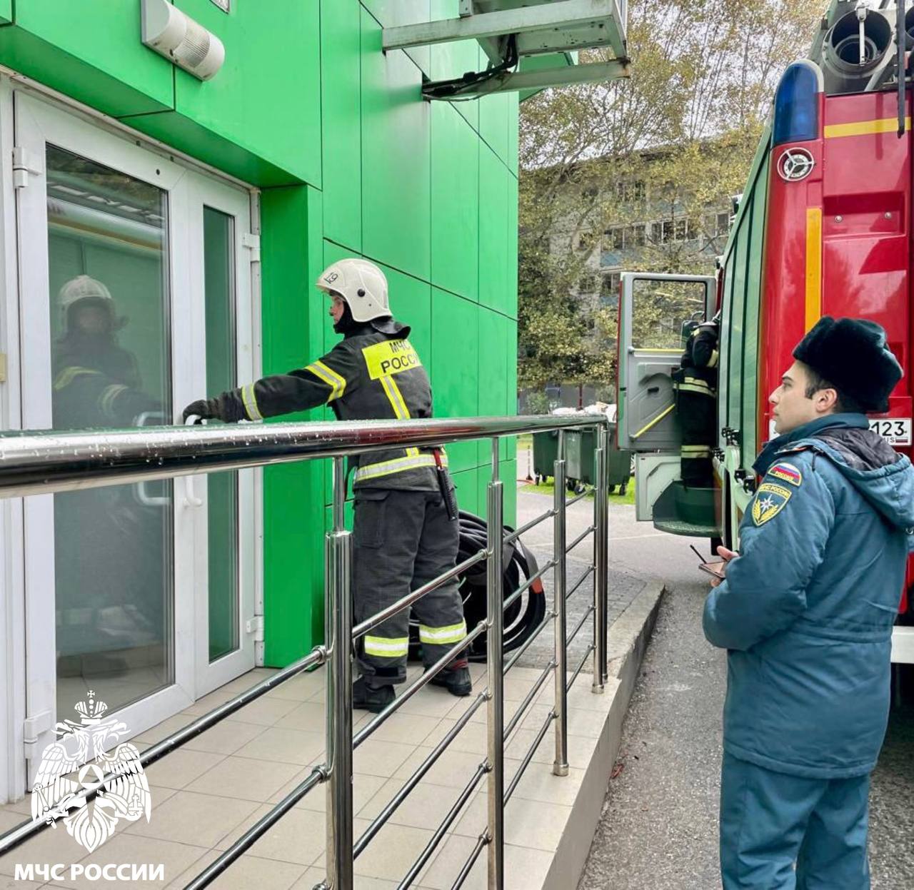 Сотрудники Сочинского гарнизона пожарной охраны провели пожарнотактические учения на объекте многоэтажный ЖК1,2,3 Сотрудники Сочинского гарнизона пожарной охраны провели пожарнотактические учения на объекте многоэтажный ЖК1,2,3