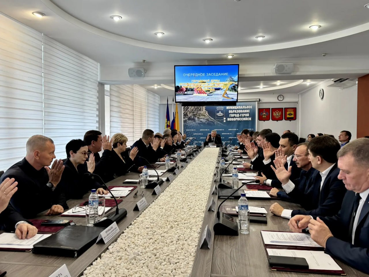 Важные для города решения в сфере ЖКХ и кадровые назначения в администрации Новороссийска стали итогом очередного заседания городской Думы VIII созыва