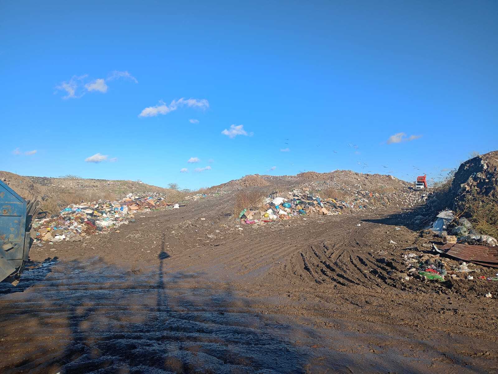 В рамках еженедельного мониторинга состояния полигона ТКО в поселке Симоновка сегодня состоялся комиссионный выезд на объект с участием представителей городской администрации и комбината коммунально-бытовых услуг В рамках еженедельного мониторинга состояния полигона ТКО в поселке Симоновка сегодня состоялся комиссионный выезд на объект с участием представителей городской администрации и комбината коммунально-бытовых услуг