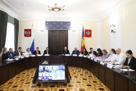 Председатель комитета ЗСК по вопросам законности, правопорядка и правовой защиты граждан Андрей Горбань провел заседание рабочей группы комитетов, на котором обсуждали проект регионального закона «О внесении изменений в...